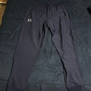 Under Armour joggers fitted - size medium - blue